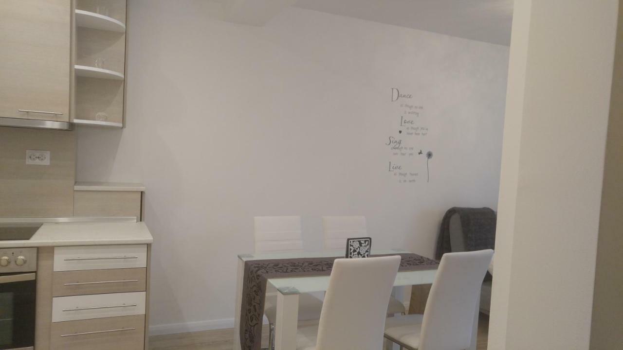 Modern Apartment Sofia Center Esterno foto